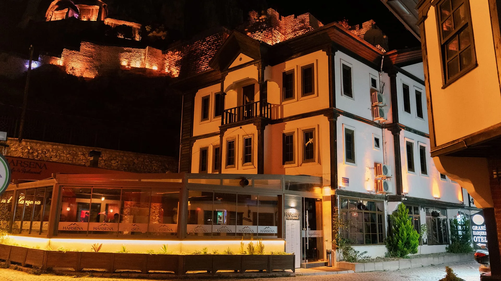Grand Harşena Otel Gece Görünümü
